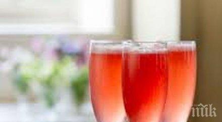 доказано шампанското ягоди сваля задръжките леглото