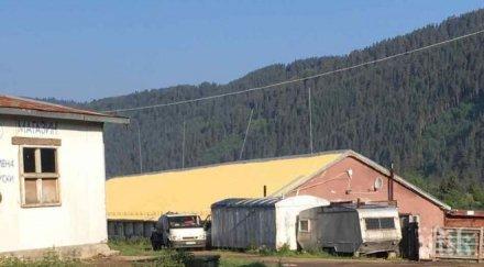 жители говедарци скочиха съсед изсипа цял самосвал фекалии домовете отрови живота