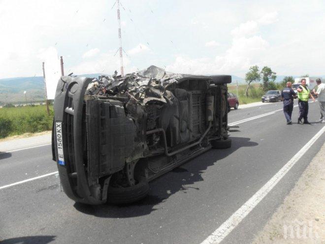 ИЗВЪНРЕДНО! Кърваво меле с българи в Турция! Кърджалийски бус се помля в ТИР на пътя Истанбул-Одрин, жертвите са две (ОБНОВЕНА),(СНИМКИ)