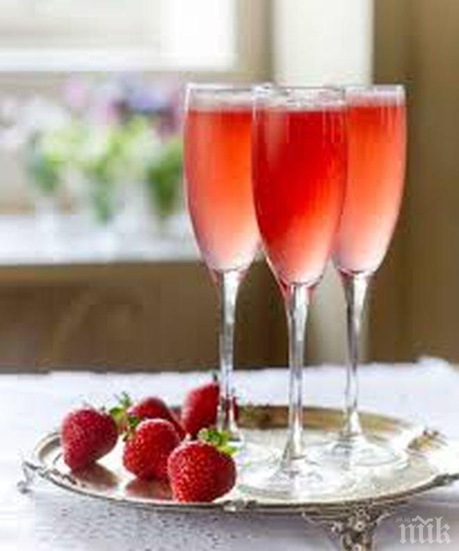 Доказано: Шампанското с ягоди сваля задръжките в леглото!