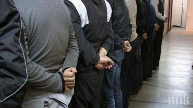 Сръбски митничари спипаха нелегални мигранти в български ТИР, превозващ дограма