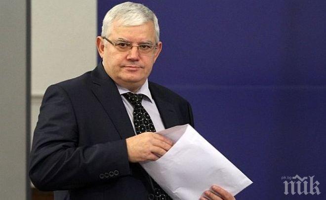 Ескректорът на Медицинския университет Ваньо Митев в съда: Няма разходи, има приходи. Това щета ли е?