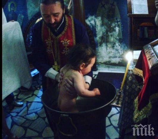 Радина Кърджилова и Деян Донков кръстиха сина си (СНИМКИ)