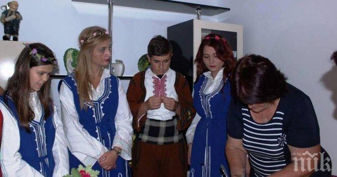 Българи се върнаха от Испания да се оженят по нашенски обичаи от 19 век на село