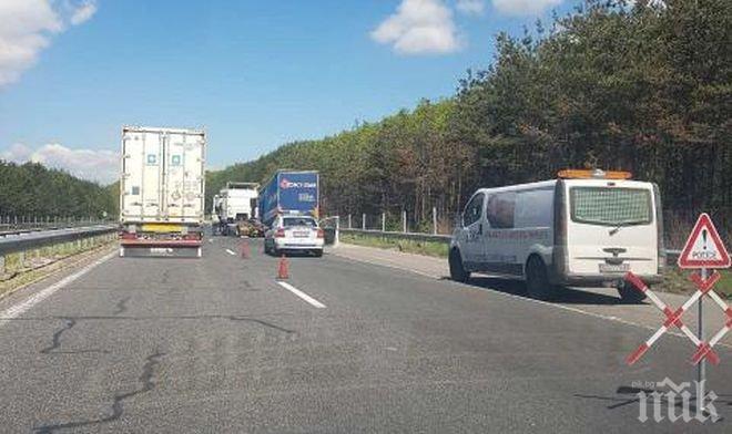 Частично е ограничено движението по магистрала Тракия заради аварирал тежкотоварен автомобил