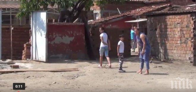 СКАНДАЛ В ПЛОВДИВ: Човек на ДПС зазида вход към цигански къщи, незаконно построени на общинска улица