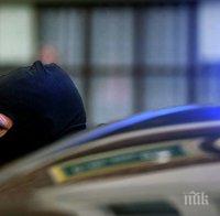 арести трима пасажери кацналия аварийно самолет кьолн били задържани