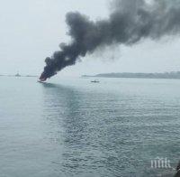 ИЗВЪНРЕДНО! Яхта изгоря на пристанището в Царево