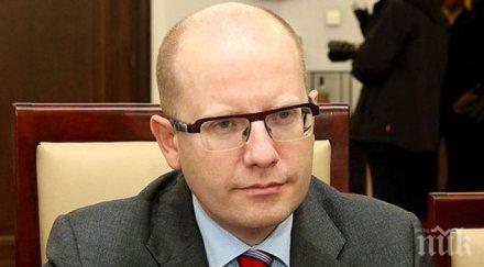 раздяла премиерът чехия обяви развежда заради напрегнатия работен график