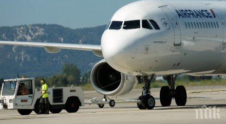 последните минути летището кьолн временно затворено заради аварийно кацане самолет