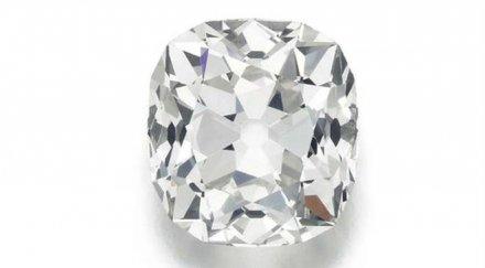 пръстен паунда беше изтъргуван 700 000 паунда