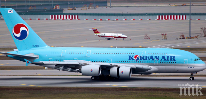 Екшън! Самолет на Korean Air с аварийно кацане в Япония