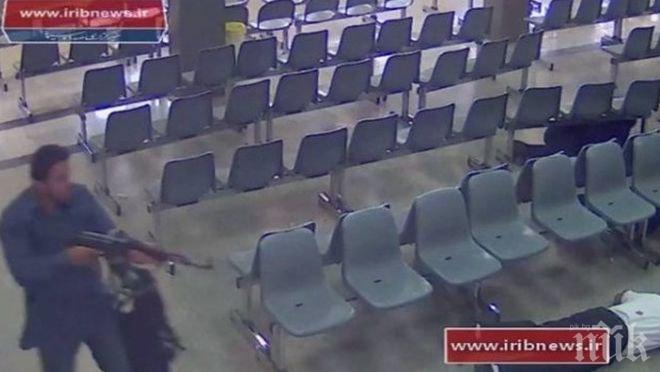 Камери за видеонаблюдение заснели как нападателите нахлуват в иранския парламент