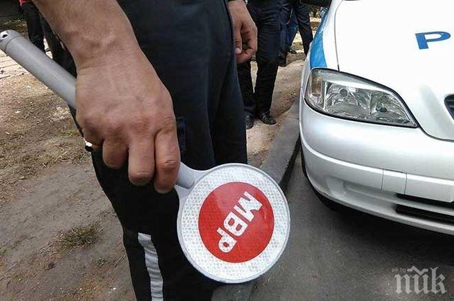 Як тараш! Полицията с масови проверки край автокъщи в Дупница