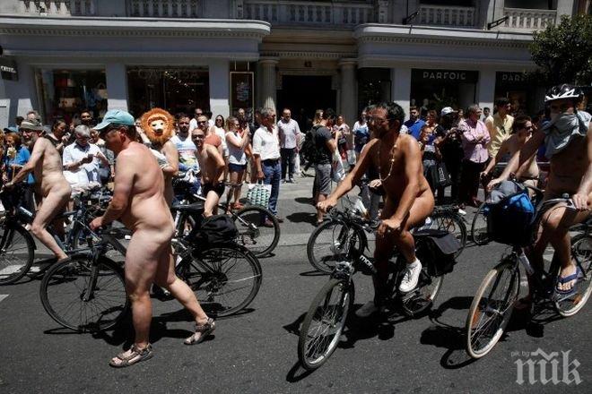 Голи велосипедисти окупираха центъра на Мадрид 
