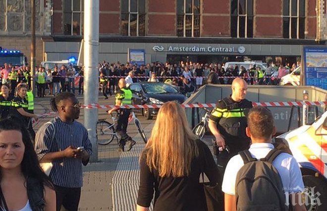 Броят на пострадалите при инцидента в Амстердам стана осем
