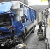 ИЗВЪНРЕДНО! Български ТИР катастрофира в Италия (ВИДЕО)