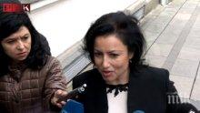 САМО В ПИК И "РЕТРО"! Десислава Танева шашка парламента с близнаците - хранят бившата министърка като за трима, тя не спира да работи (СНИМКА)