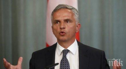 швейцарският външен министър хвърли оставка