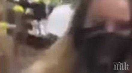 куче мъж разхожда любимата каишка видео