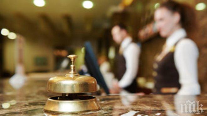 КРИЗА В БРАНША! Пълна лудница по Черноморието! Наемат всичко, което мърда - заплатите са зле