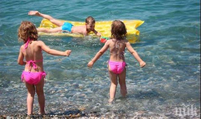 ОПАСНО! Китайски дюшеци и възглавници гърмят на плажа 