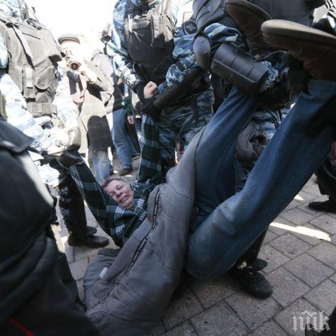 Арести! Над 1000 са задържани в Москва заради митинга на опозиционния лидер Алексей Навални