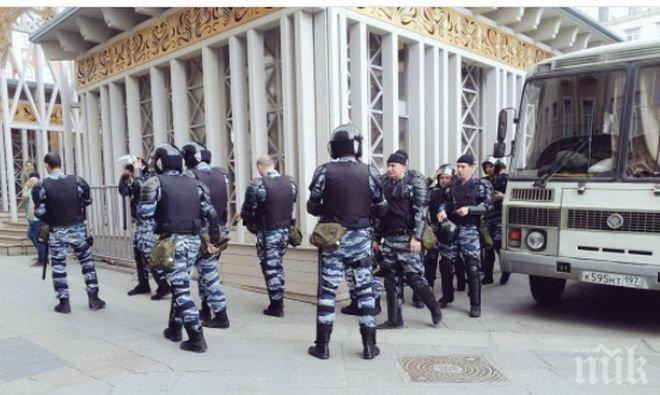 Масови арести в Русия! Задържаха над 200 души на антиправителствените протести