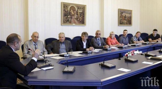 Президентът Радев: Да развиваме проекти, които да привличат младите към високите технологии 