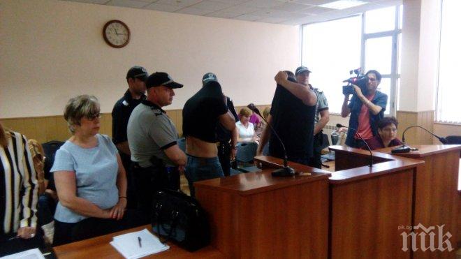 Адвокатите на крадливите полицаи ще обжалват задържането им зад решетките