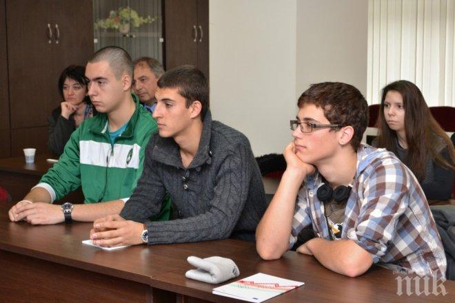 Двойно повече ученици искат да работят