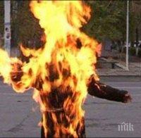 УЖАСЯВАЩО! Мъж пламна като факла-тръгна да налива бензин в колата си 