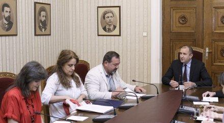 президентът нарече неприемливо закриването програми бнр