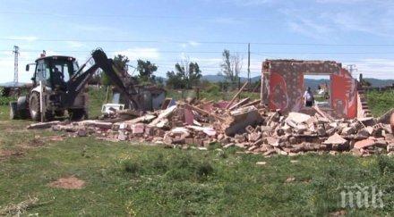 бутат незаконни ромски къщи казанлък