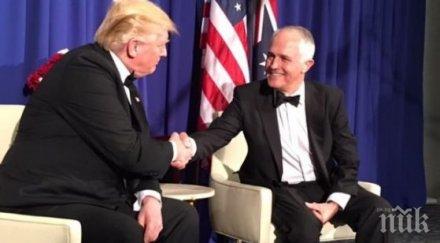 политическо хахо хихи австралийският премиер имитира тръмп спука смях журналистите видео