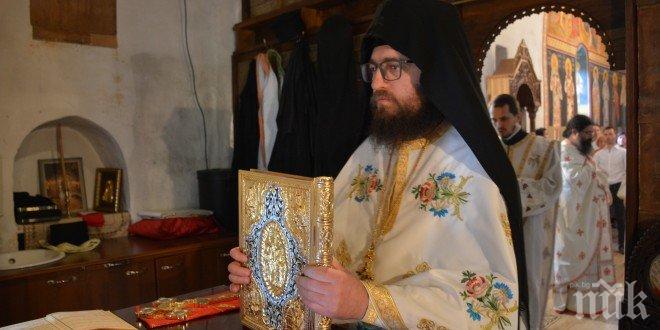 Алилуя! Архимандрит Пахомий оглави Софийската семинария - излъчиха церемонията във Фейсбук