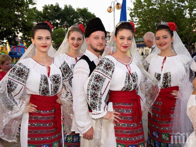 Приморско посреща XV-тия международен фолклорен фестивал