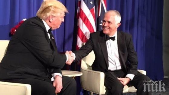 Политическо хахо-хихи! Австралийският премиер имитира Тръмп и спука от смях журналистите (ВИДЕО)