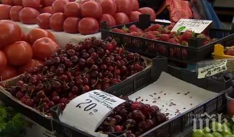 ИЗЛАГАЦИЯ! Търговци в столицата набиха клиентка, защото искала да й сменят развалените череши 