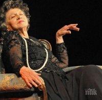 Стоянка Мутафова с ескорт по морето - актрисата тръгва на турне с лукс автомобил