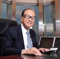 Най-богатият човек в Хонконг излиза в пенсия на 90 години