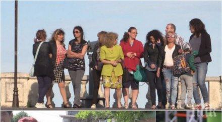 става страшно роми причакват социални работници брадви майка деца преби държавен служител