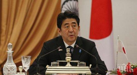 японският премиер шиндзо абе губи подкрепа обвиняват корупция