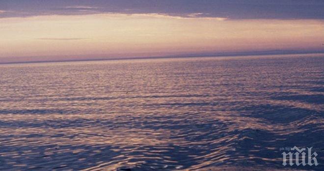 Инцидент! Три деца са в неизвесност, след като лодка се преобърна на Ладожкото езеро