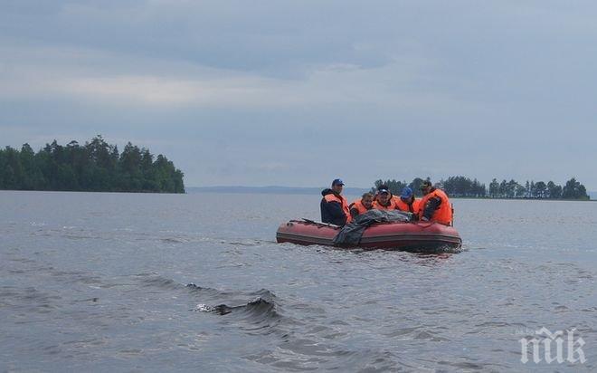 От последните минути! Спасителните екипи откриха лодката на изчезналите в Ладожкото езеро деца