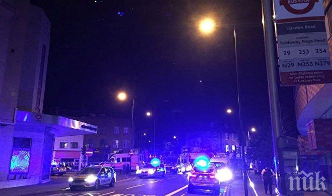 Премиерът на Великобритания Тереза Мей е била информирана за инцидента с автомобила пред джамия в Лондон