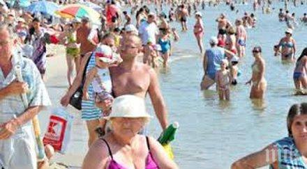 цивилни полицаи дебнат джебчии морето