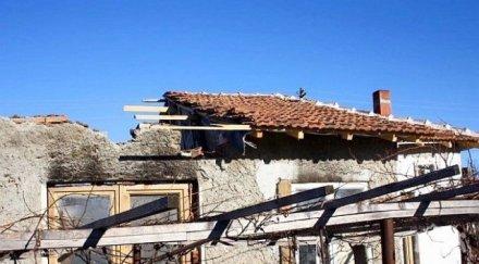 бедствие смерч отнесе покриви къщи стряма
