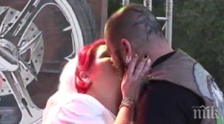 нестандартно рокери венчаха мотосъбор видео