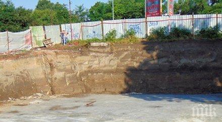 скандал седмицата могила ценни артефакти пловдив затрупана тонове бетон